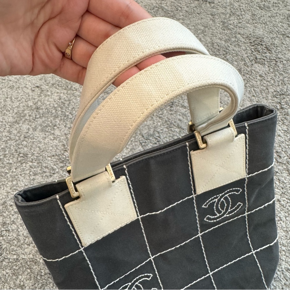 Chanel Vintage CC Square Stitch Tote Quilted Canvas - Picture 2 of 7